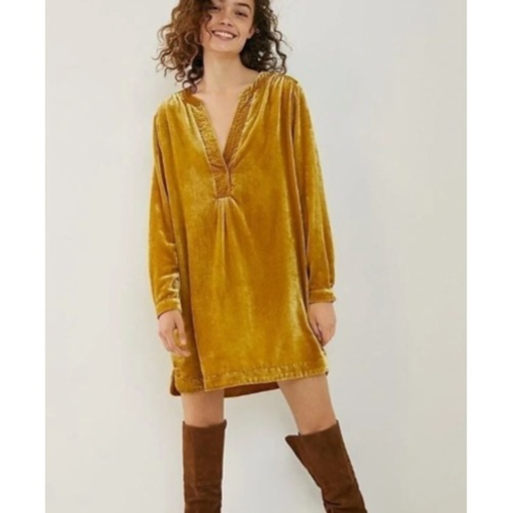 Anthropologie Melody Boho Velvet Tunic Size LP Gold Mustard V-Neck Long Sleeve